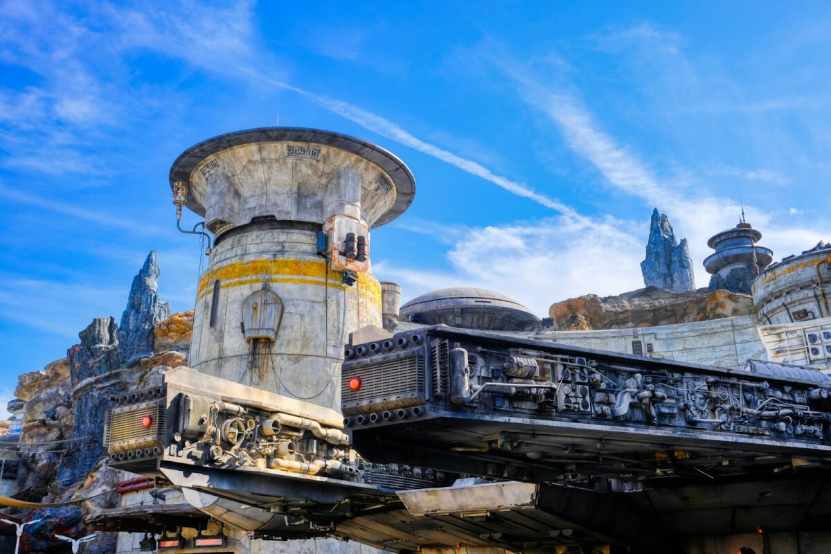 gray concrete statue under blue sky during daytime