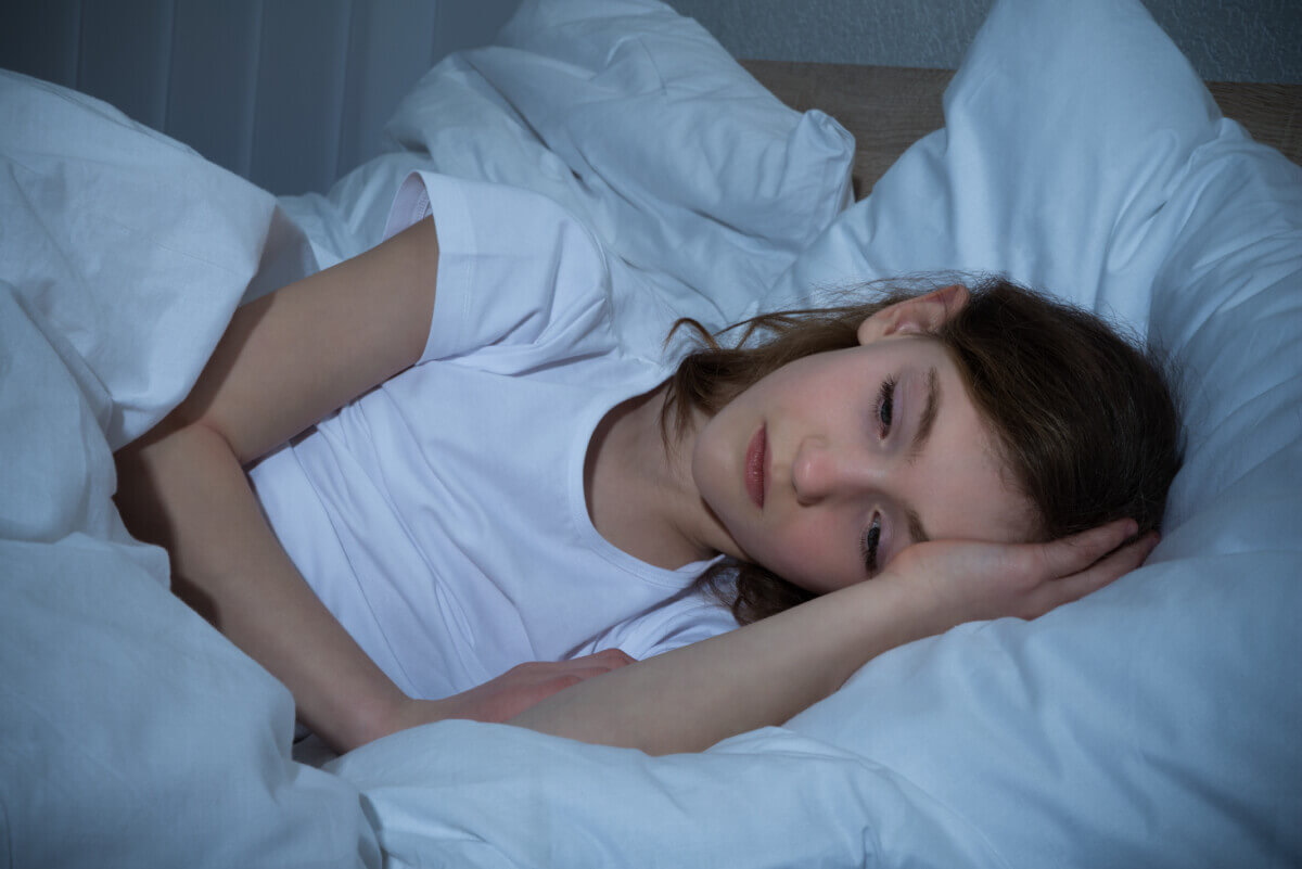 Child insomnia: Little girl can’t sleep