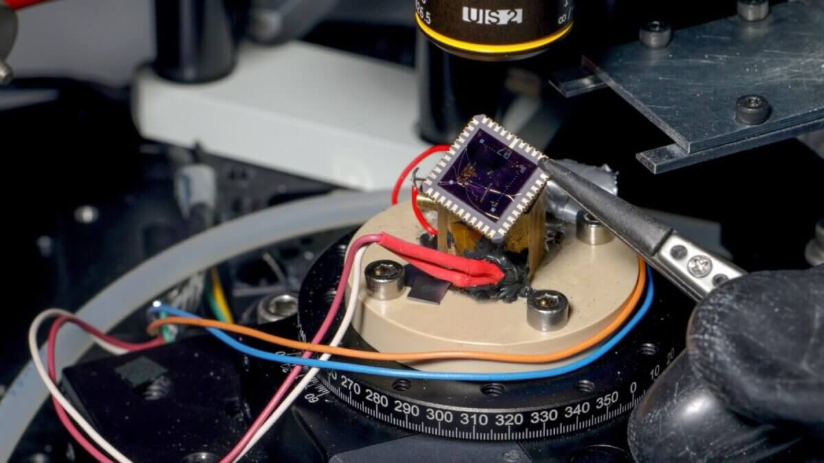 quantum cooling device