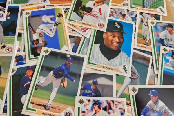 Assorted 1991 Upper Deck baseball cards