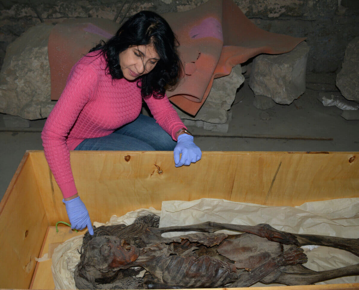 Prof Sahar Saleem with the Screaming Woman mummy.