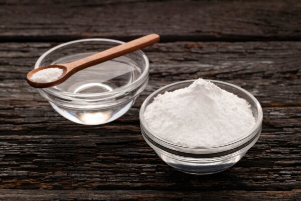 Baking soda powder and water