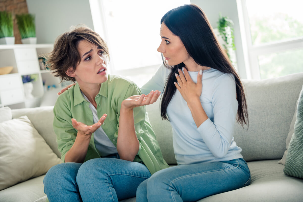 woman complaining to friend