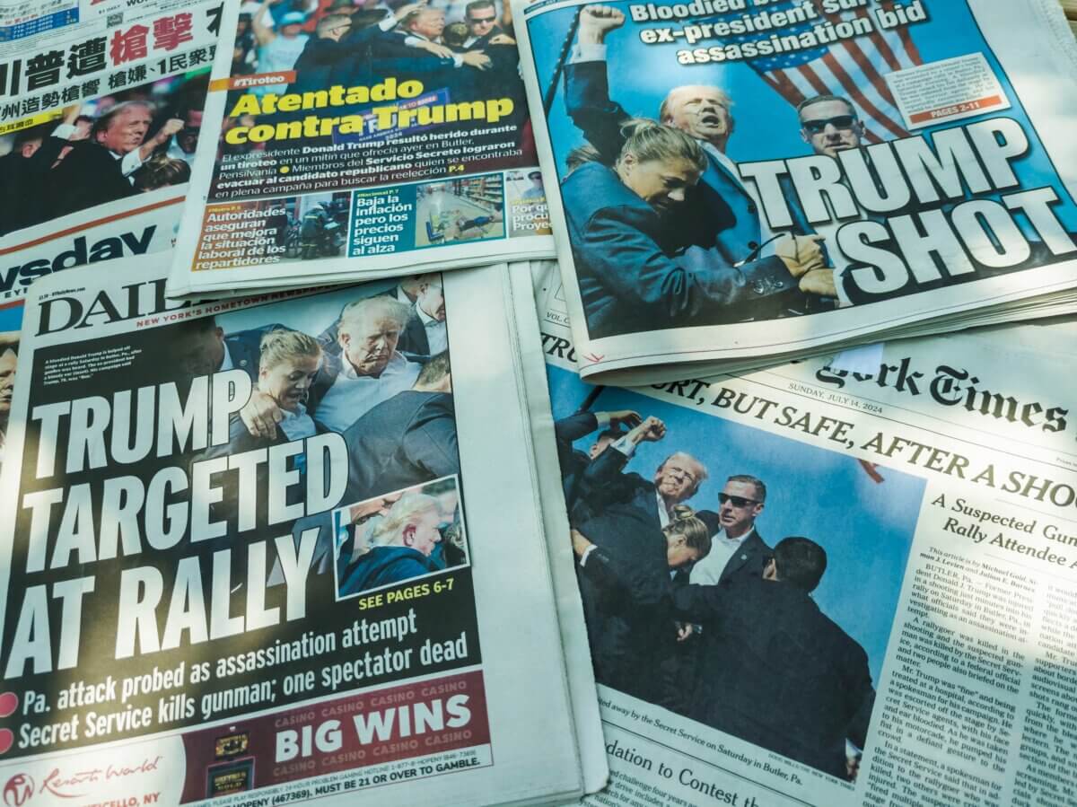 Donald Trump headlines