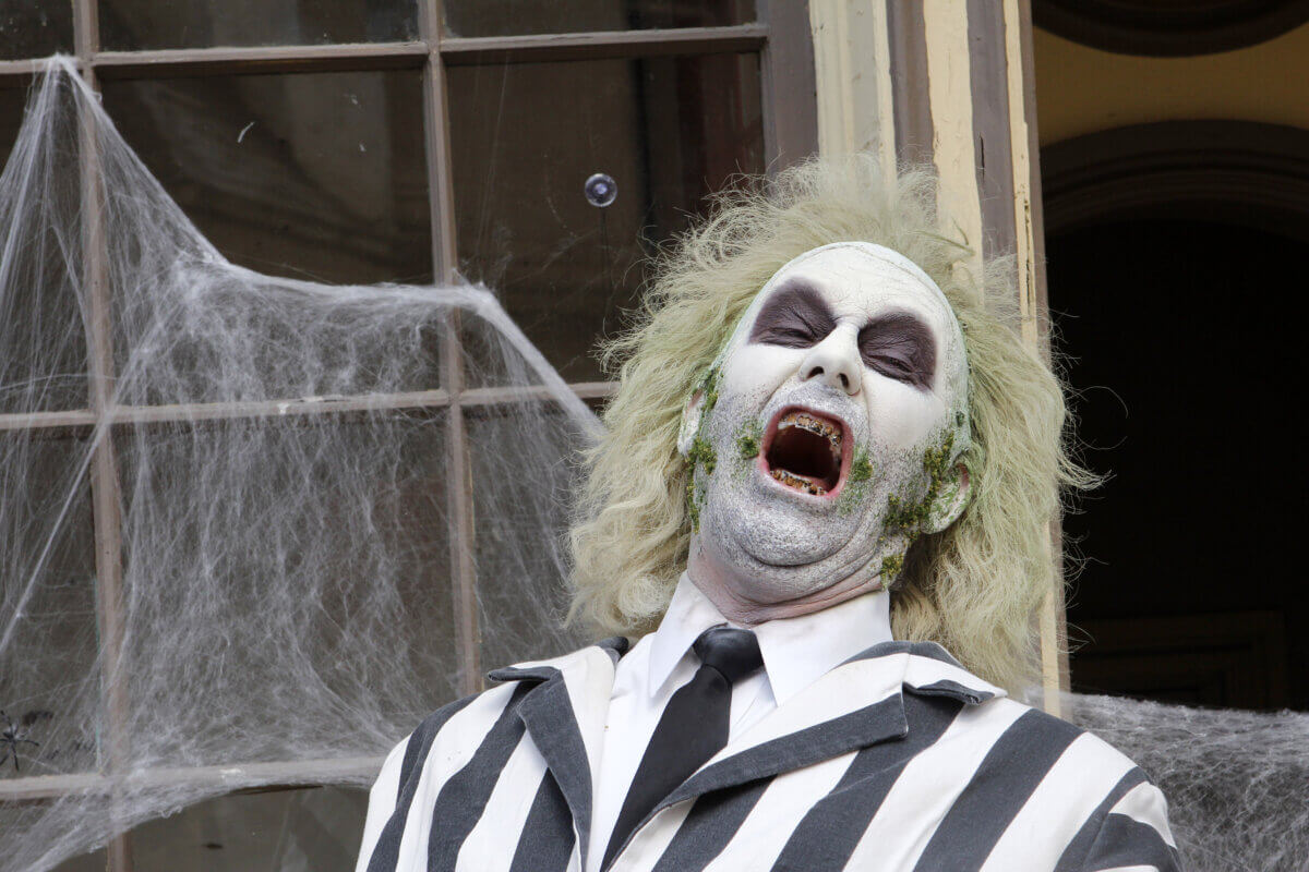 A man dressed as Beetlejuice