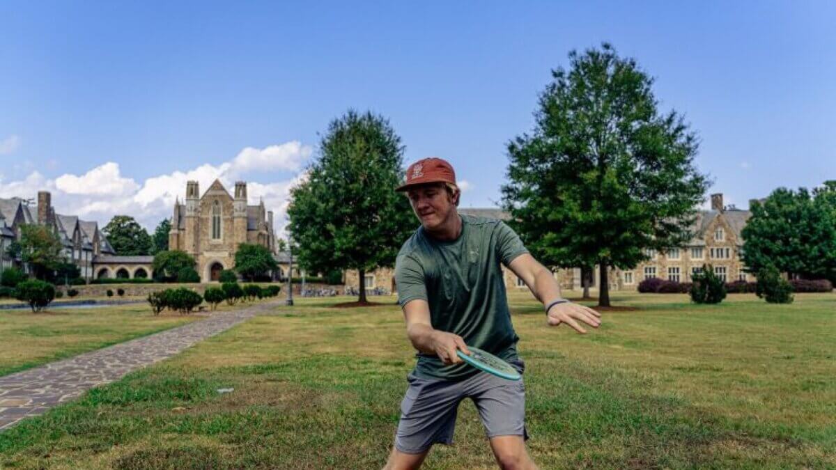 frisbee throw