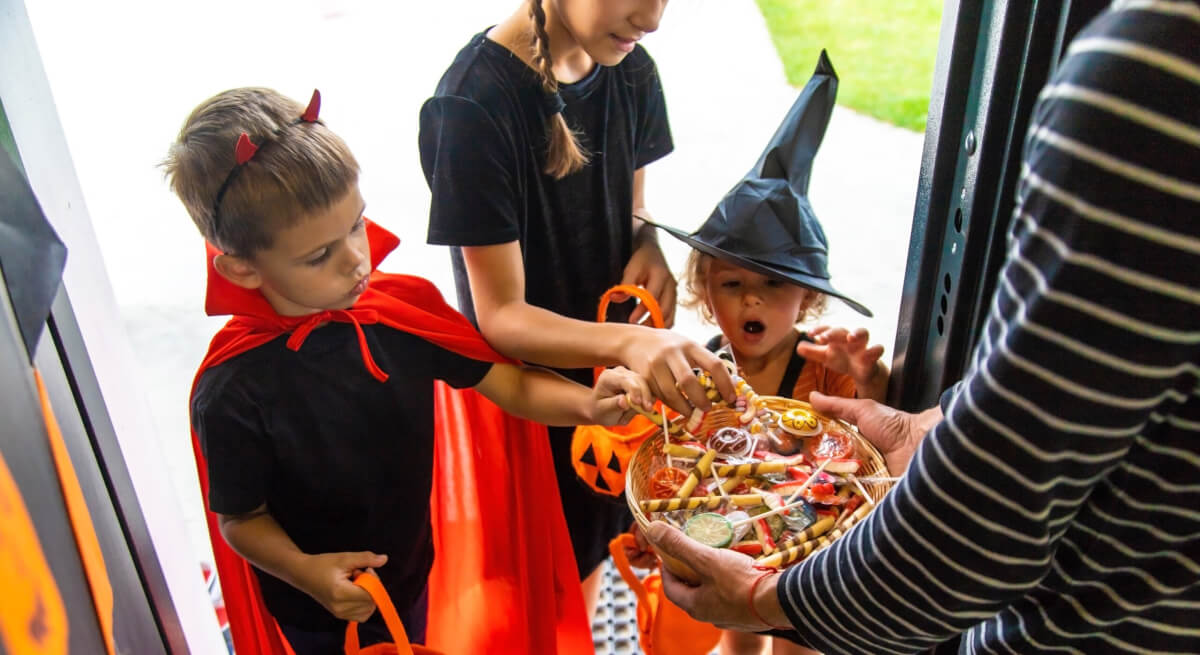 Halloween candy binges can overload your gut health – How to avoid ...