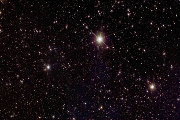 Gravitational lensing of distant galaxies by the galaxy cluster Abell 2390, observed by the Euclid satellite.