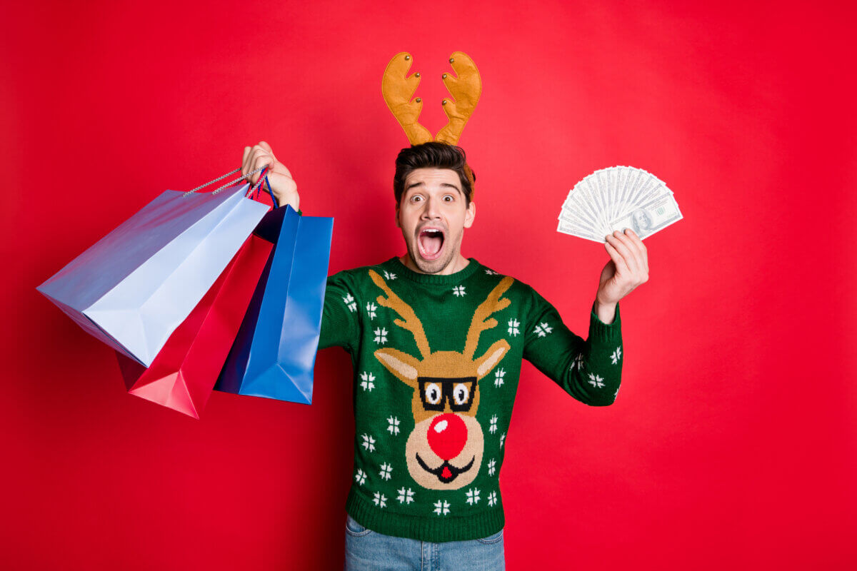 holiday shopper cash