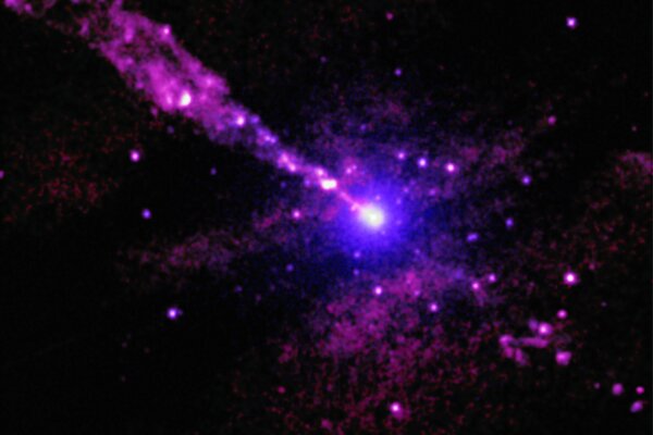 Chandra telescope spots black hole jet