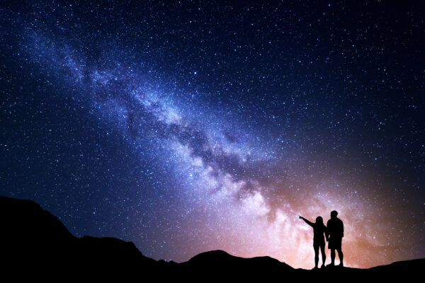 people stargazing