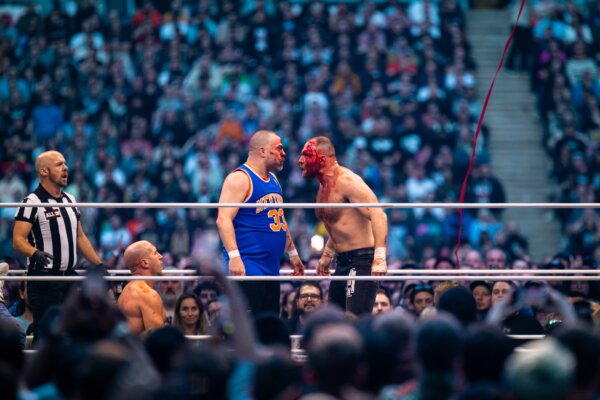 Jon Moxley faces off with Eddie Kingston at AEW All In at Wembley Stadium
