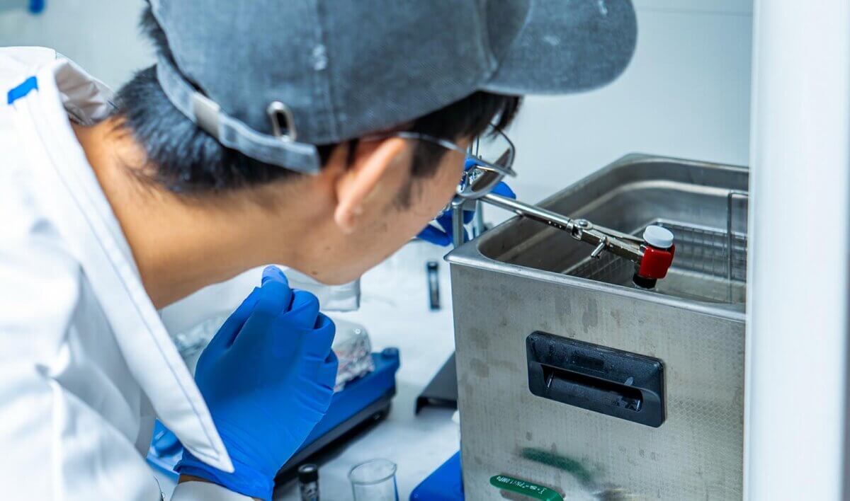 Researchers at the Norwegian University of Science and Technology (NTNU) have created an antenna nose in a laboratory at the Gjøvik campus.