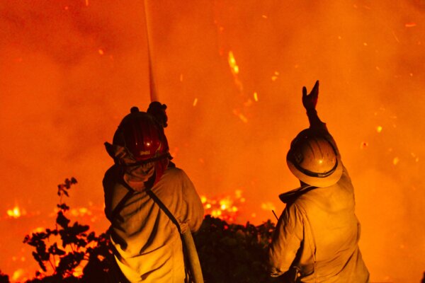 Brave firefighters battling Palisades Fire throughout the night