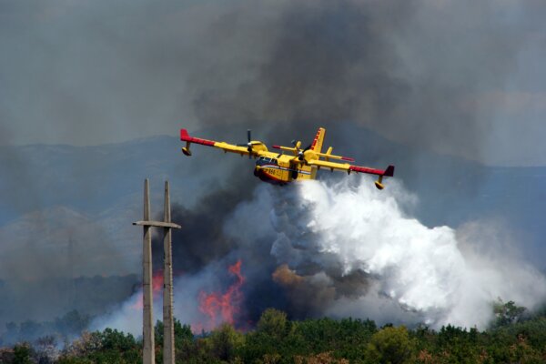 Croatian Air Force CL-415 Super Scoope in action