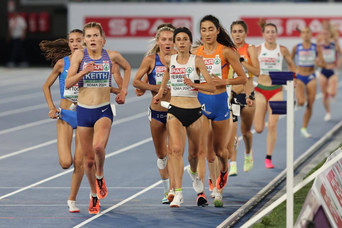 Women runners in track meet race