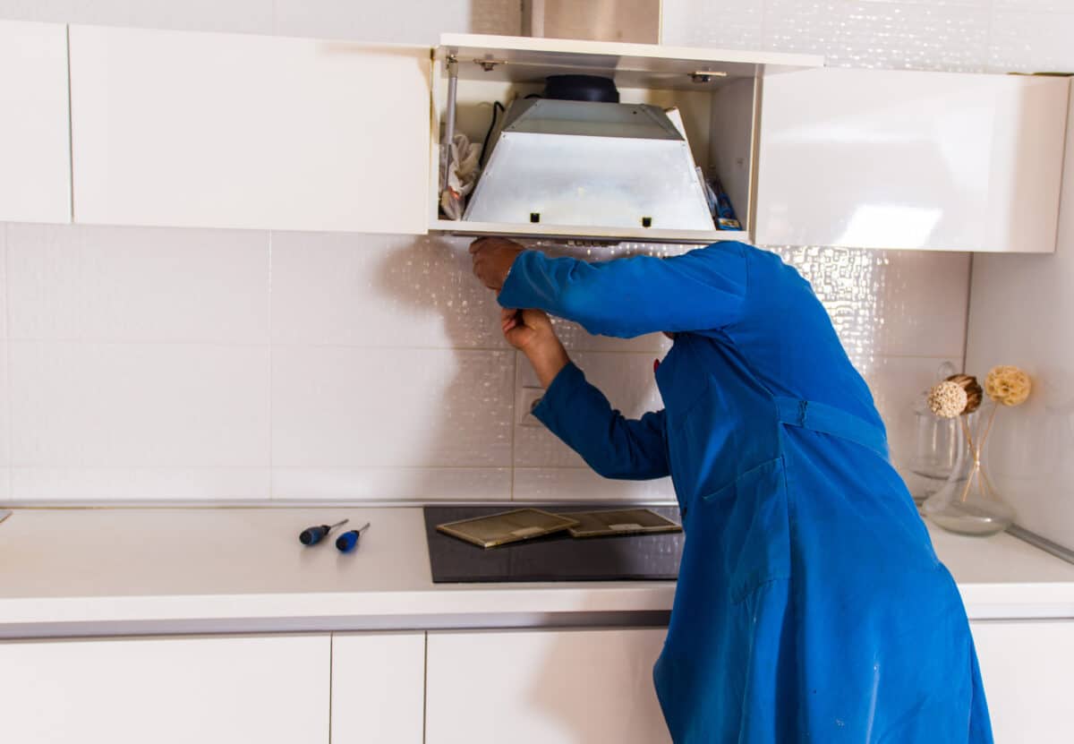 Kitchen fan installation
