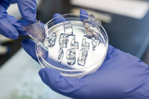 Jelly ice is a reusable and compostable cooling material that doesn’t melt into a mess like regular ice.