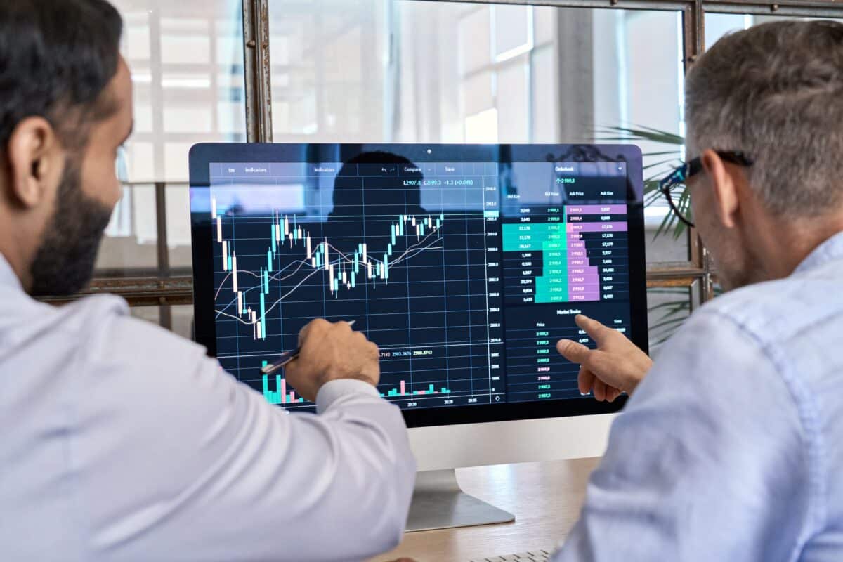 Brokers monitoring economic trends and forecast