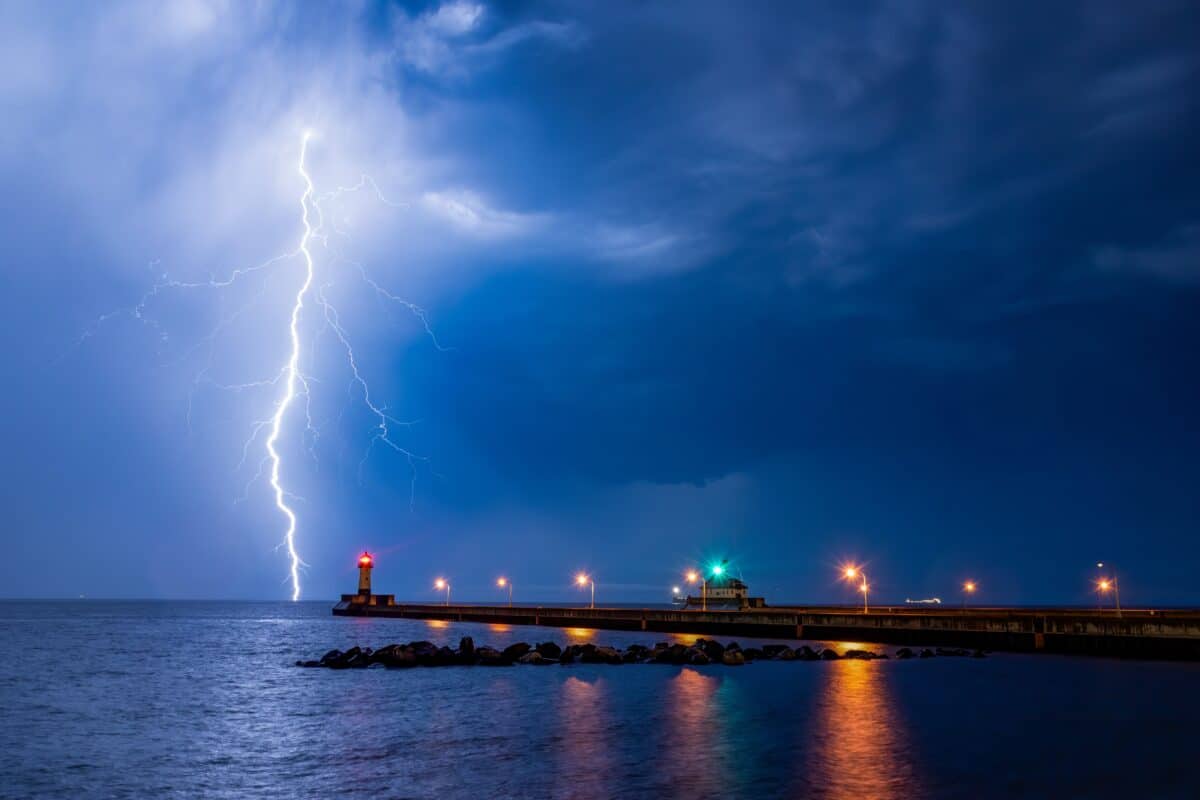 Lightning,Strikes,Lake,Superior,Behind,The,Duluth,North,Pier,Lighthouse