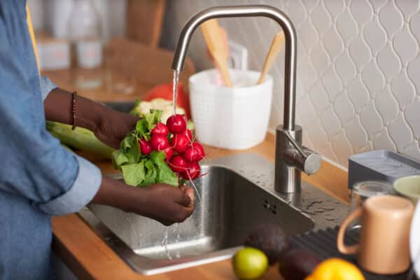 Washing radishes and vegetables in the sink