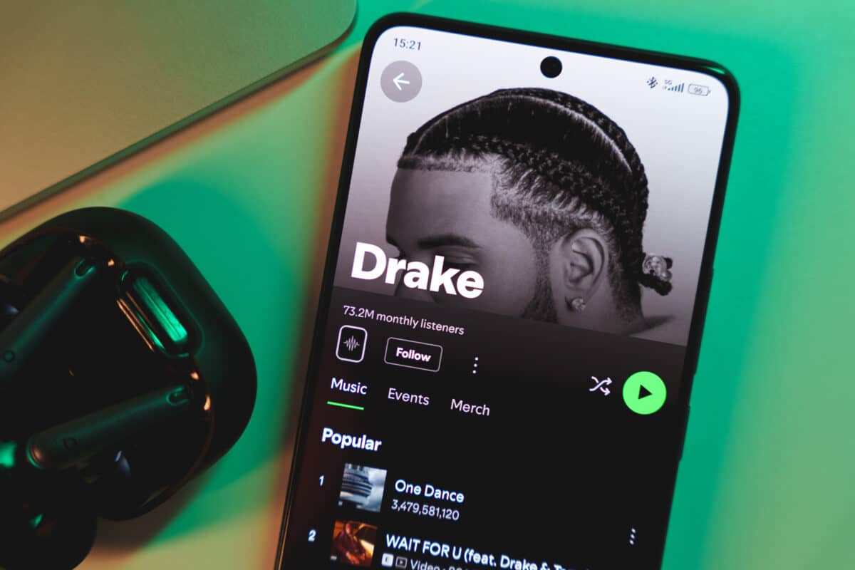Drake playlist on Spotify.