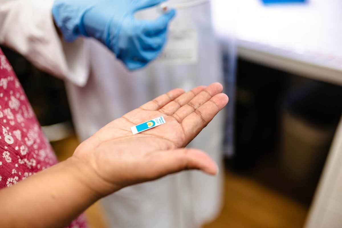 Close-up of the lung cancer "breathalyzer" device