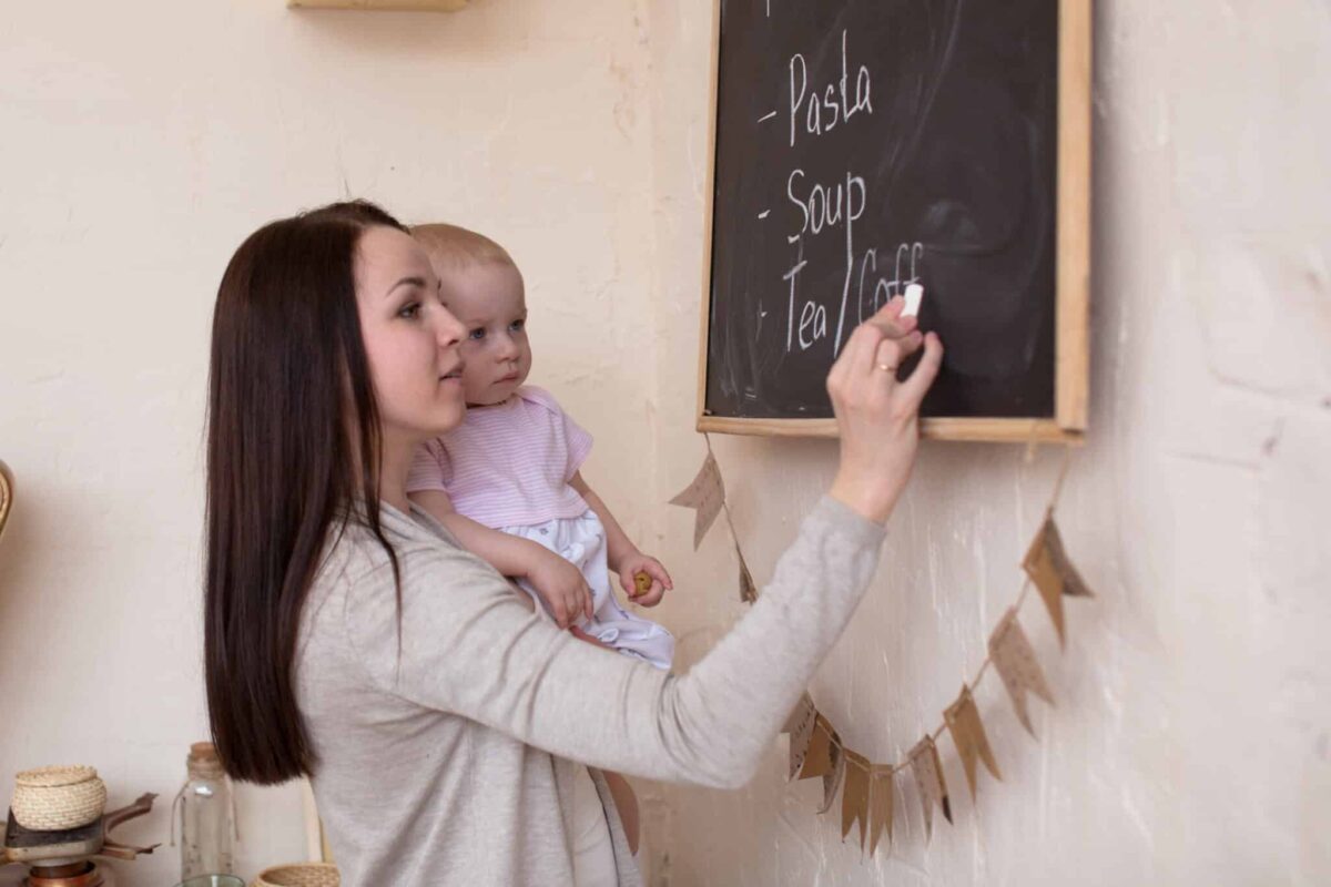 High-earning mothers perform less household chores, but still perform the majority of family planning and coordinating.