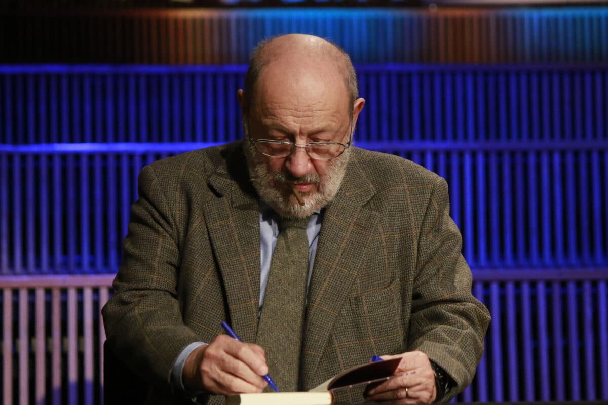 Italian philosopher, cultural critic and novelist Umberto Eco cautioned against overreacting to the impact of new technologies.