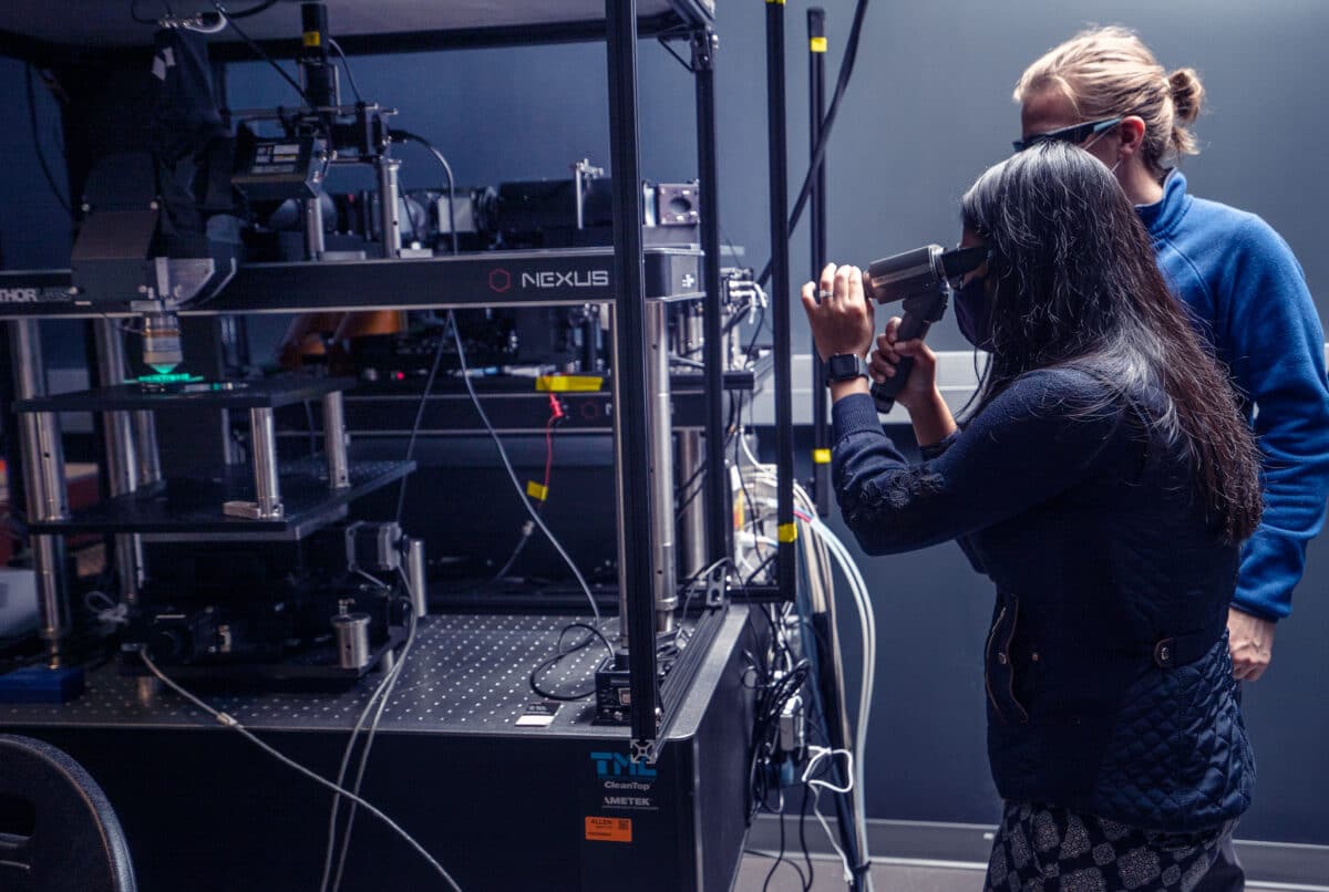 Aligning Microscope