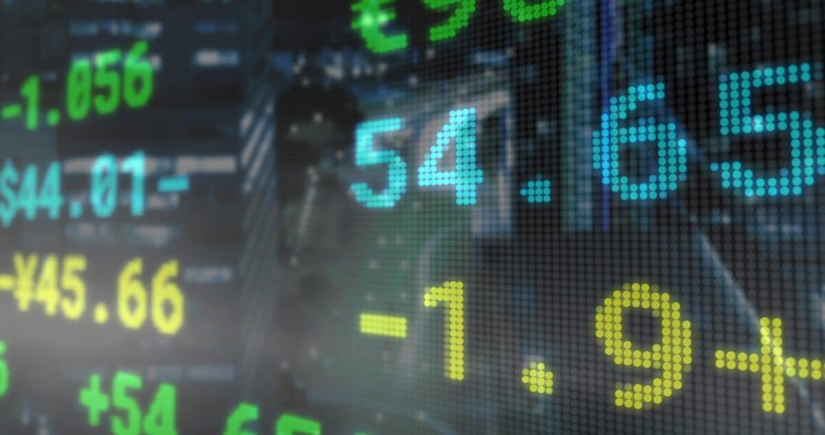 Showing,Dot-matrix,Ticker,Fluctuating,Stock,And,Currency,Figures,On,Trading