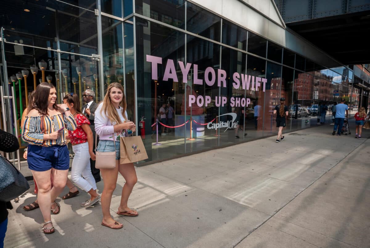 taylor swift fans