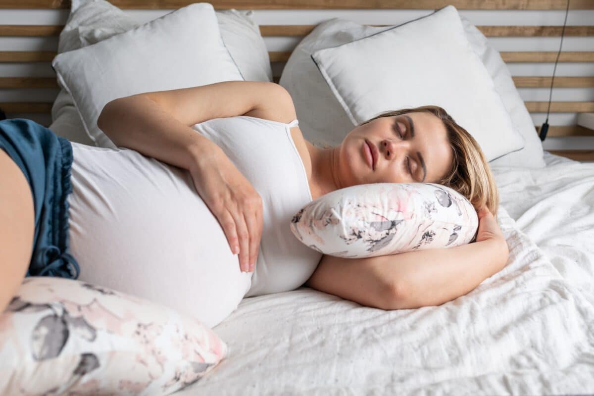 pregnant woman sleeping hot night