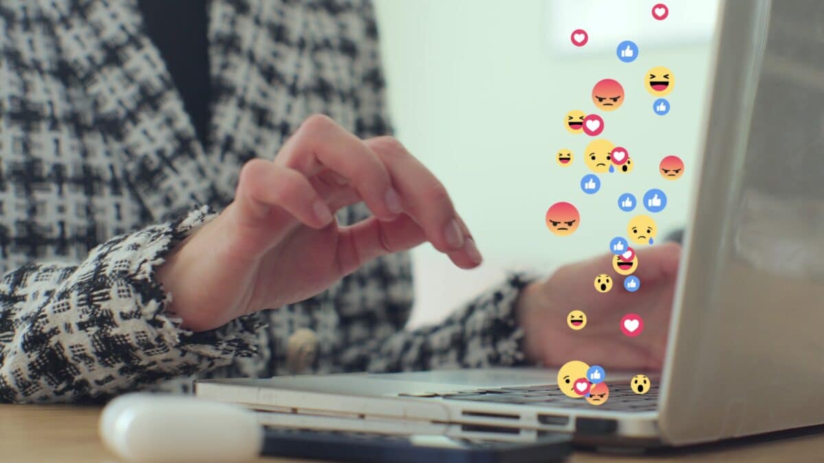 Woman,Uses,Laptop,Computer,,Types,Chat,Messages.,3d,Emoji,,Meme