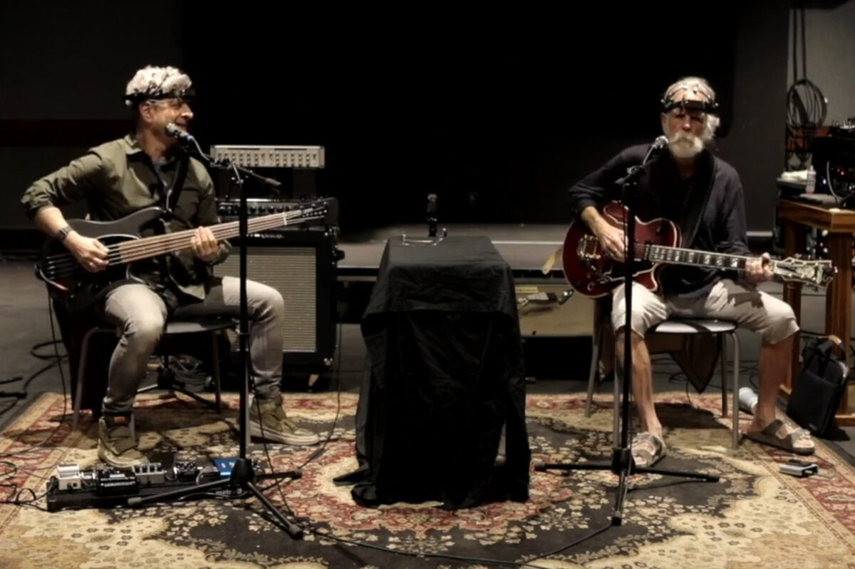 Mike Gordon, left, and Bob Weir participating in a 2023 project that measured and visualized how the musicians became “in sync” with each other during live music making.
