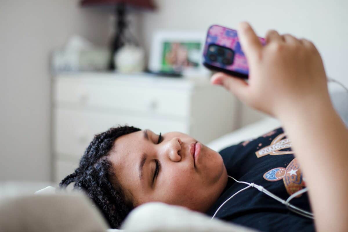 Teen phone bed