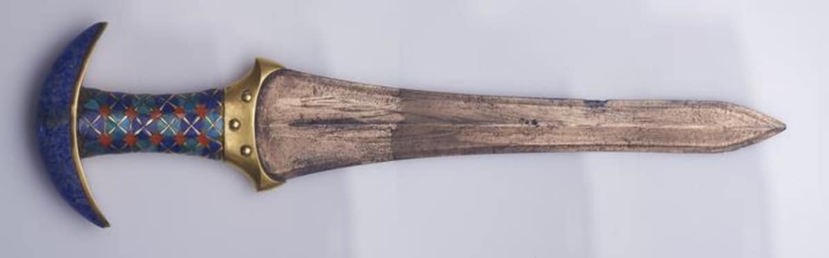 The dagger buried with Princess Ita. Photograph by Sameh Abdel Mohsen, Egyptian Museum photographer.