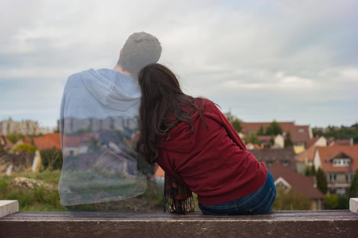A woman senses the presence of the ghost of a loved one