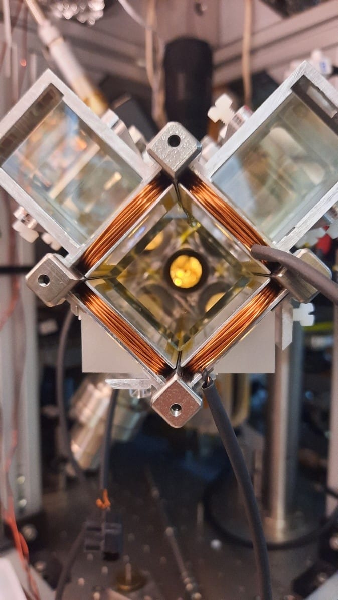 2D MOT apparatus