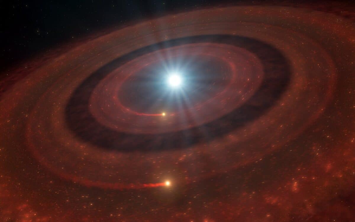 debris disc around the white dwarf